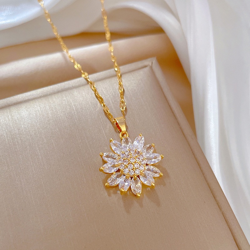Xiaoboacc Baja Titanium Korea Fashion Zirkon Bunga Matahari Liontin Wanita Berlapis Emas Pesta Klavikula Rantai Kalung