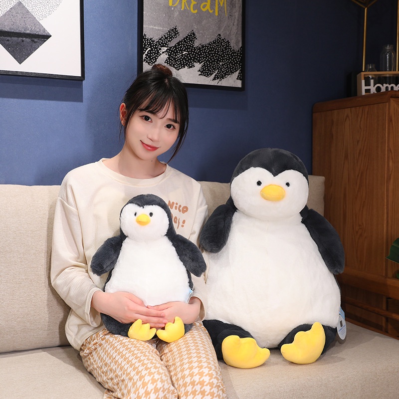 Plushie Pinguin Fluffy Dan Menggemaskan Dengan Sandaran Ideal Untuk Membaca Dan Santai