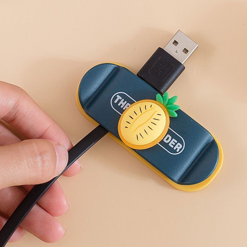 Desain Boneka Kecil Acak Punch Free Plug Kabel Holder Kartun Bukti Dapur Dinding Power Proterctor Gfrtg