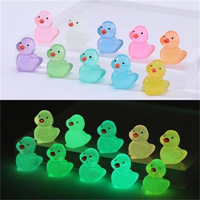 Ornamen Bebek Resin Luminous Mini/Angka Miniatur Glow In The Dark Bebek Kuning Kecil/Ornamen Resin Hiasan Dashboard Interior Mobil