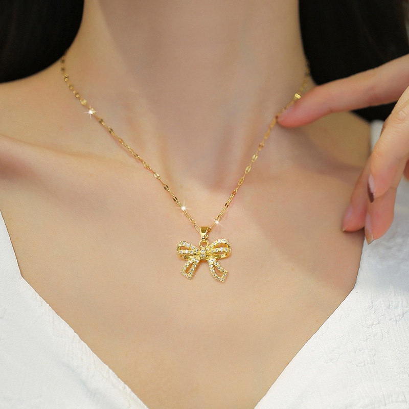 Xiaoboacc Titanium Steel Wanita Luxurisou Full Berlian Ikatan Simpul Berlapis Emas Klavikula Rantai Kalung