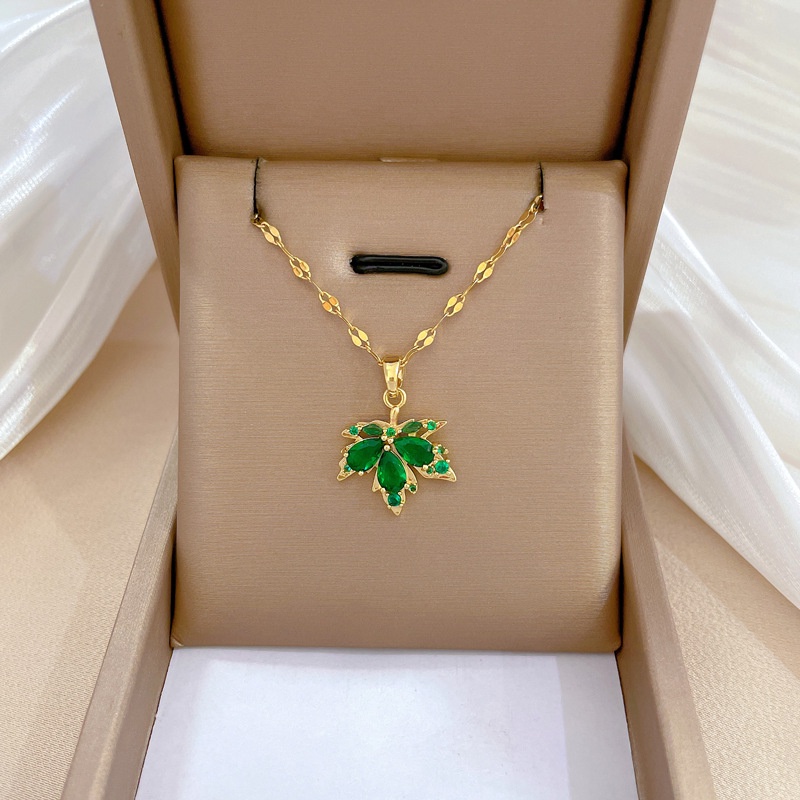 Xiaoboacc Baja Titanium Merah Maple Daun Liontin Wanita Pesta Pernikahan Serbaguna Kerah Rantai Kalung