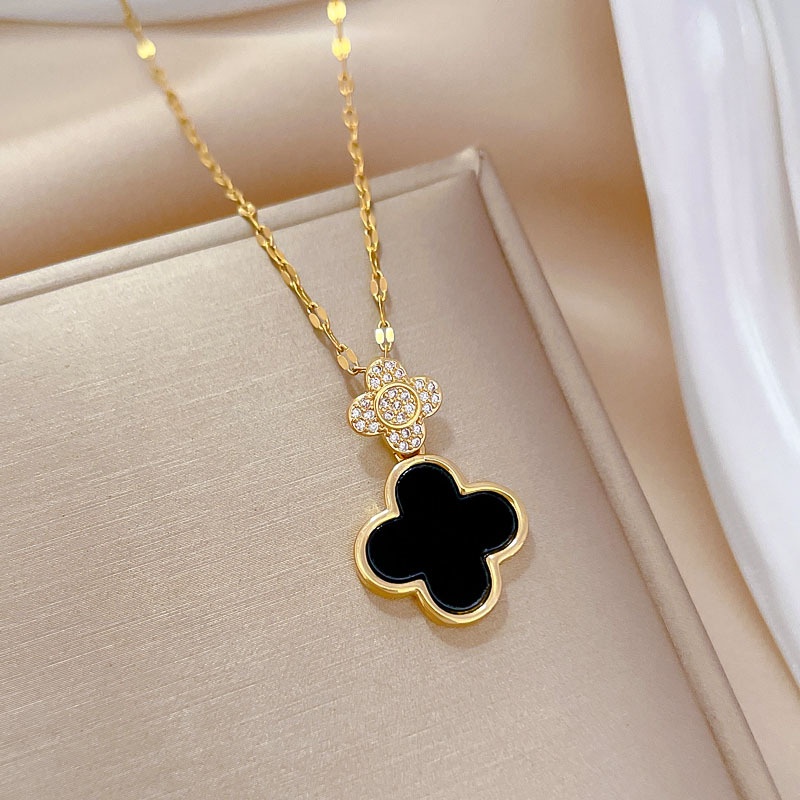 Xiaoboacc Baja Titanium Wanita Fashion Cantik Shell Clover Liontin Emas Klavikula Rantai Kalung Perhiasan