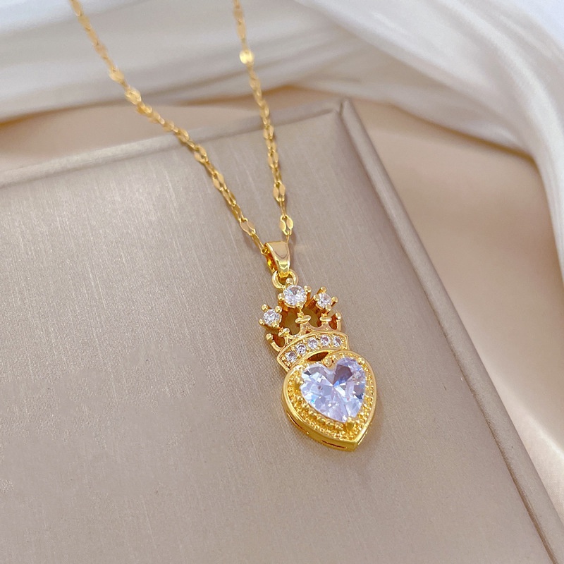 Xiaoboacc Baja Titanium Wanita Mewah Full Berlian Mahkota Liontin Berlapis Emas Klavikula Rantai Kalung