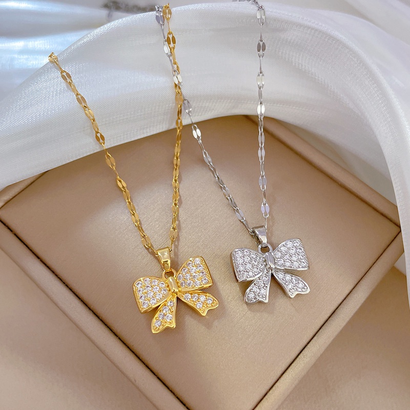 Xiaoboacc Titanium Steel Emas Dan Sivler Chocker Rantai Kalung Wanita Perempuan Cantik Bertatahkan Berlian Kupu-Kupu Klavikula Necklace