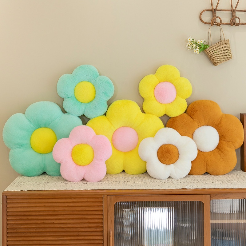 Fuzzy Blossom Cushion Bantal Lempar Krisan Nyaman Dan Warna Warni