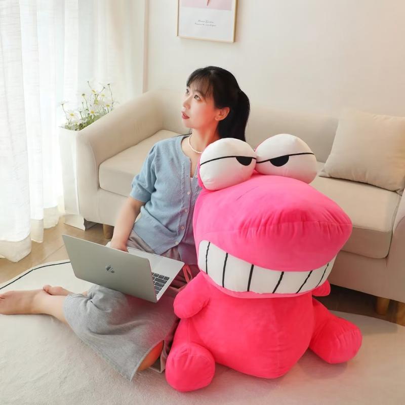 Mainan Plush Dinosaurus Pink Menggemaskan Dan Menyenangkan Dari Kartun Crayon Shin-chan Series Bagus Untuk Anak-Anak 58cm