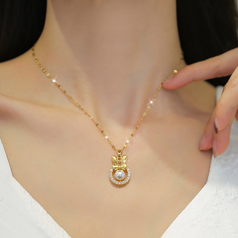 Xiaoboacc Titanium Steel Korea Fashion Berlian Mutiara Buetterfly Liontin Emas Mewah Klavikula Rantai Kalung Untuk Wanita