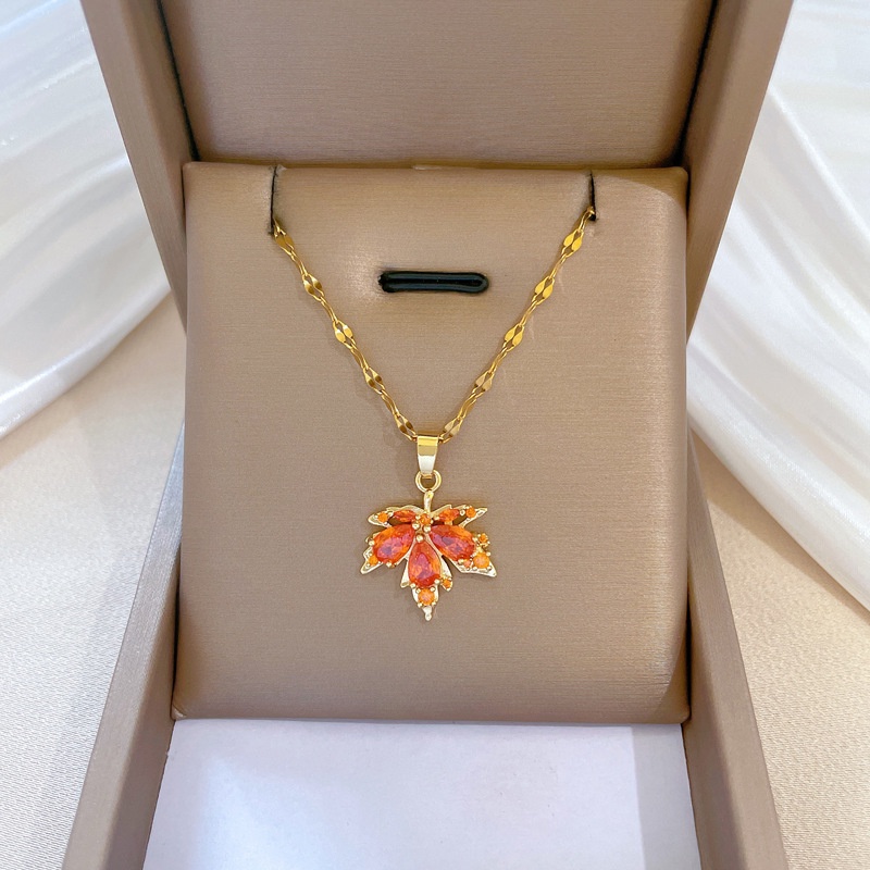 Xiaoboacc Baja Titanium Merah Maple Daun Liontin Wanita Pesta Pernikahan Serbaguna Kerah Rantai Kalung