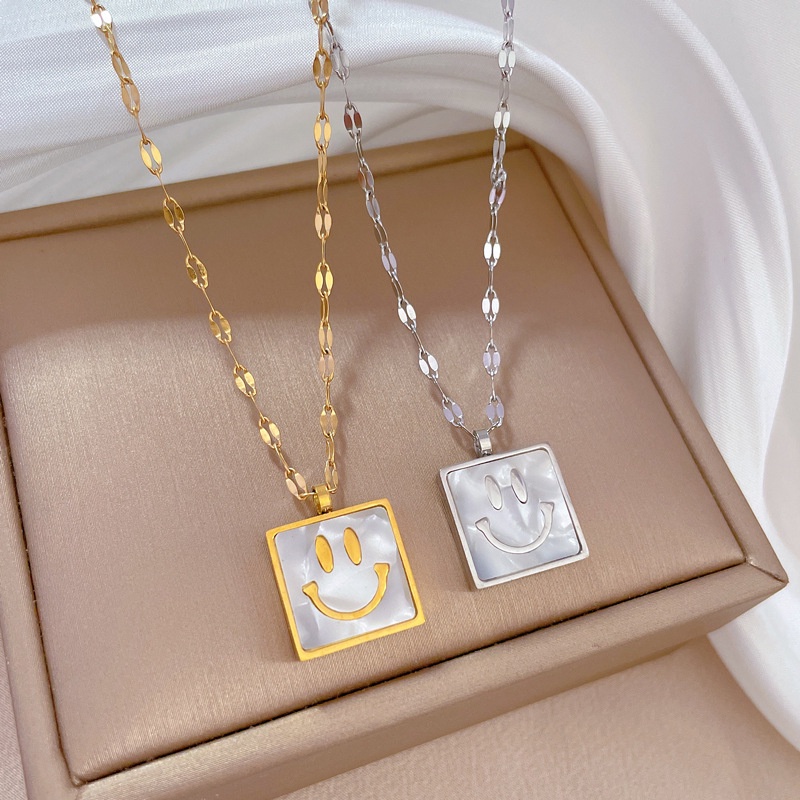 Xiaoboacc Titanium Steel Smiley Face Liontin Wanita Angin Dingin Lapis Emas Chocker Rantai Kalung
