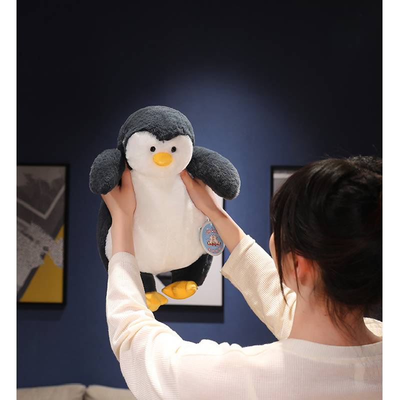 Plushie Pinguin Fluffy Dan Menggemaskan Dengan Sandaran Ideal Untuk Membaca Dan Santai