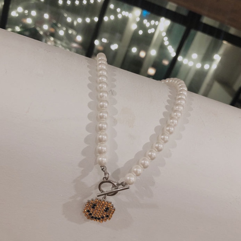 Berlian Bertatahkan Smiley Face OT Gesper Gaya Pendek Mutiara Kalung Aksesoris Liontin Sederhana Fashion Klavikula Rantai