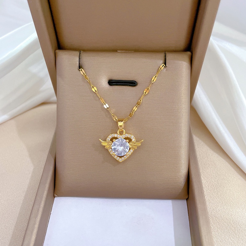Xiaoboacc Baja Titanium Korea Fashion Berlian Cinta Sayap Liontin Wanita Micro Inlay Zirkon Jantung Rantai Kalung