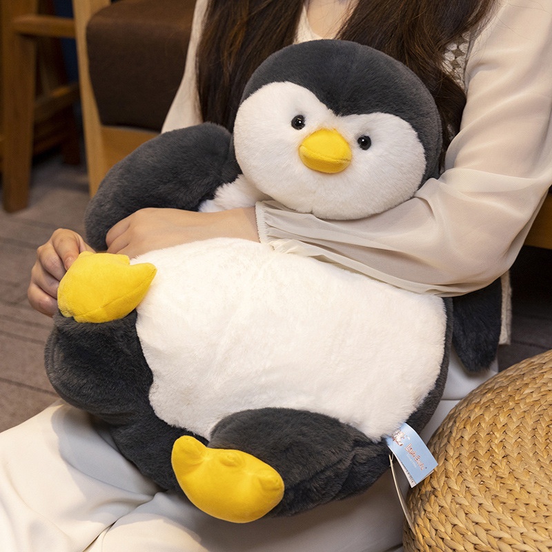 Plushie Pinguin Fluffy Dan Menggemaskan Dengan Sandaran Ideal Untuk Membaca Dan Santai