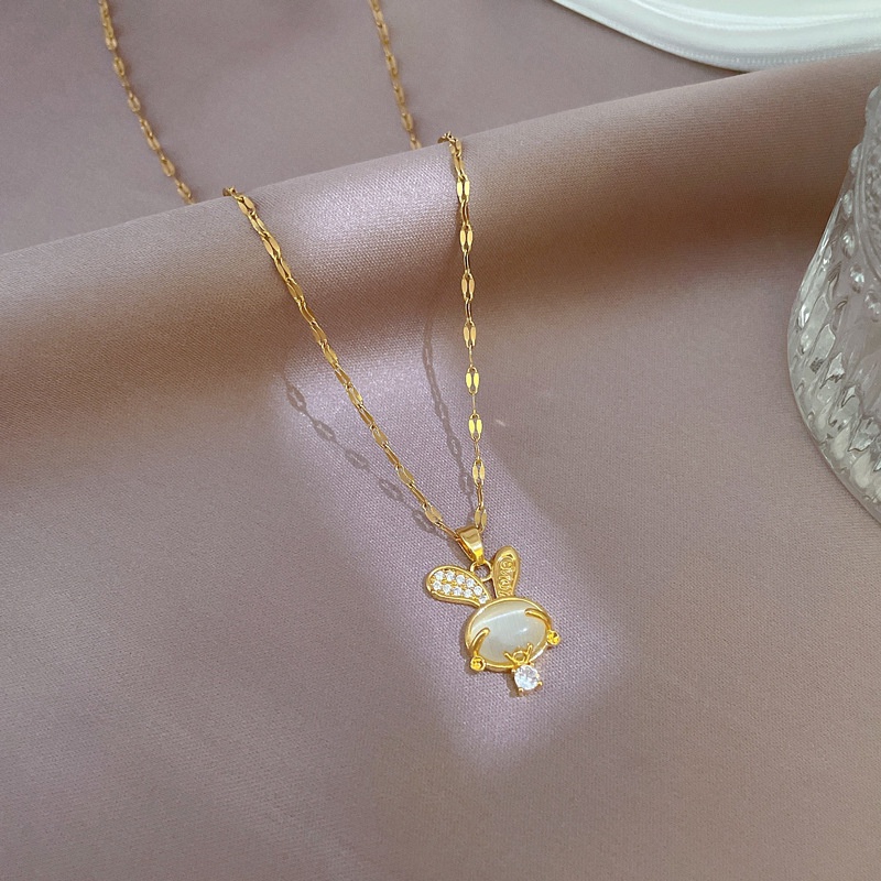 Xiaoboacc Baja Titanium Wanita Fashion Berlian Penuh Opal Kelinci Klavikula Rantai Emas Kalung