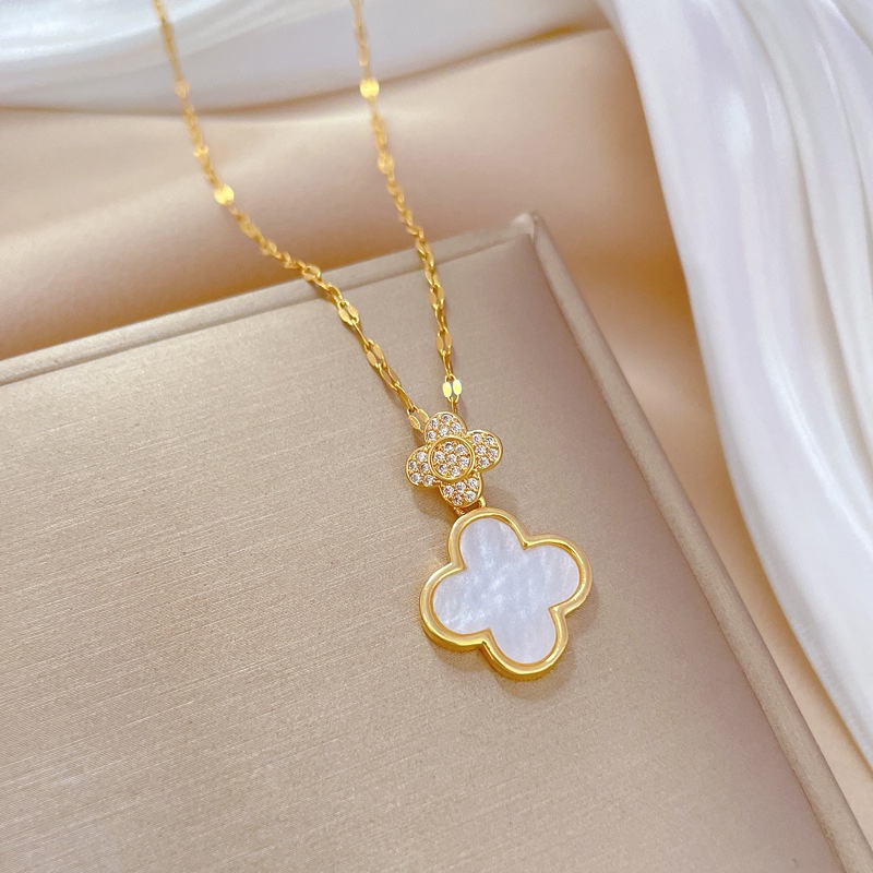Xiaoboacc Baja Titanium Wanita Fashion Cantik Shell Clover Liontin Emas Klavikula Rantai Kalung Perhiasan