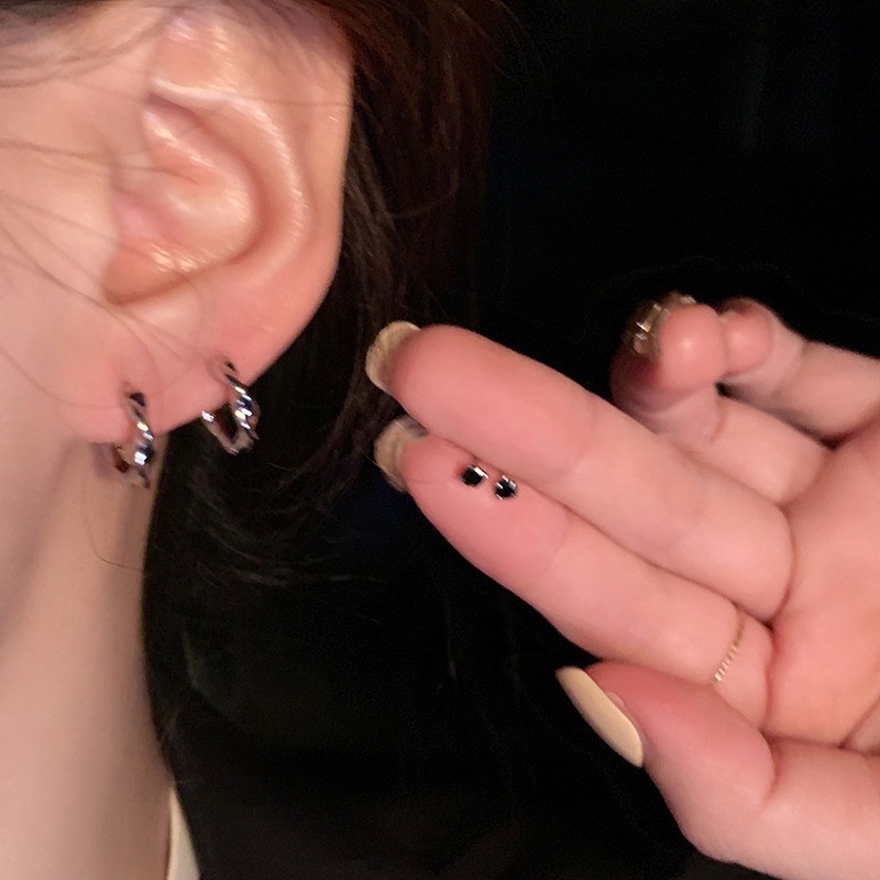 Papaozhu 4 Pcs Korea Mungil Hitam Kubus Zirkon s925 Perak Memutar Lingkaran Hoop Anting Untuk Wanita Gadis Elegan Geometris Bulat Anting-Anting Set Fashion Telinga Perhiasan Aksesoris