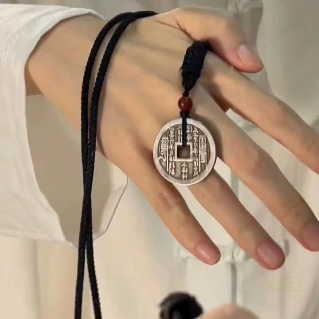 Kuningan Gunung Hantu Menghabiskan Uang Baru Gaya Cina Liontin Kalung Pria dan Wanita Liontin Antik