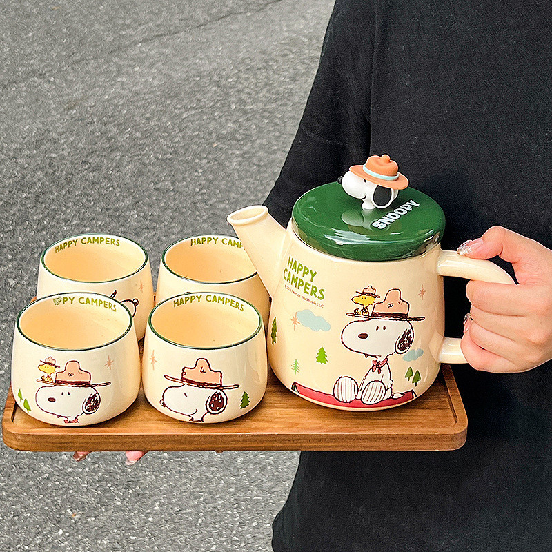 Mug Snoopy Cute Pot Empat Unik dengan Pallet Hadiah Boxed Crayon Peralatan Teh Baru Kecil Unik Kopi 