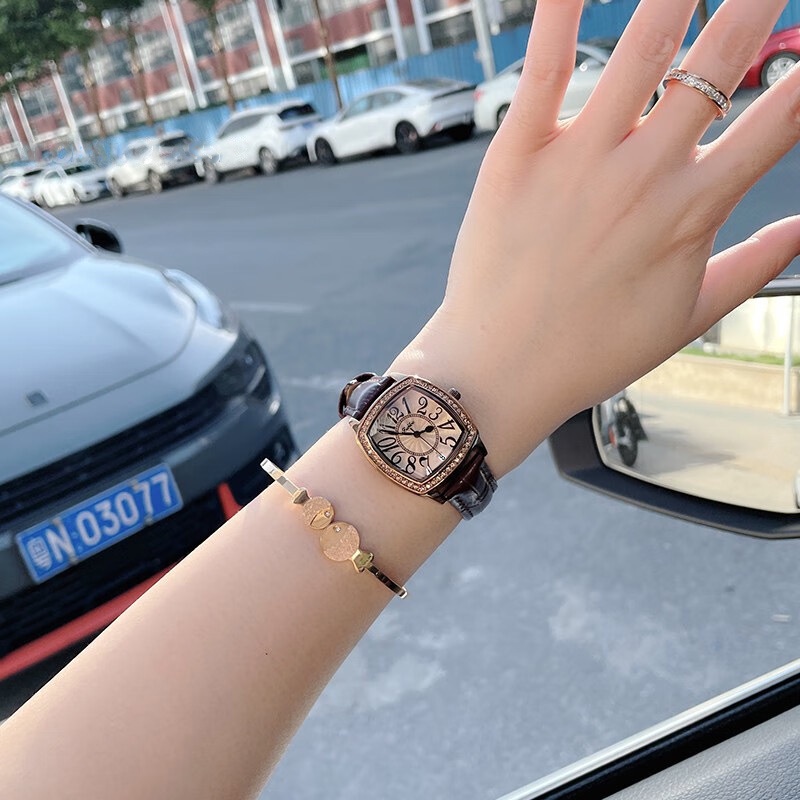 Jam Tangan Wanita Berlian kuadrat berwarna coklat digital, jam tangan kuarz anti air perempuan.FASHI