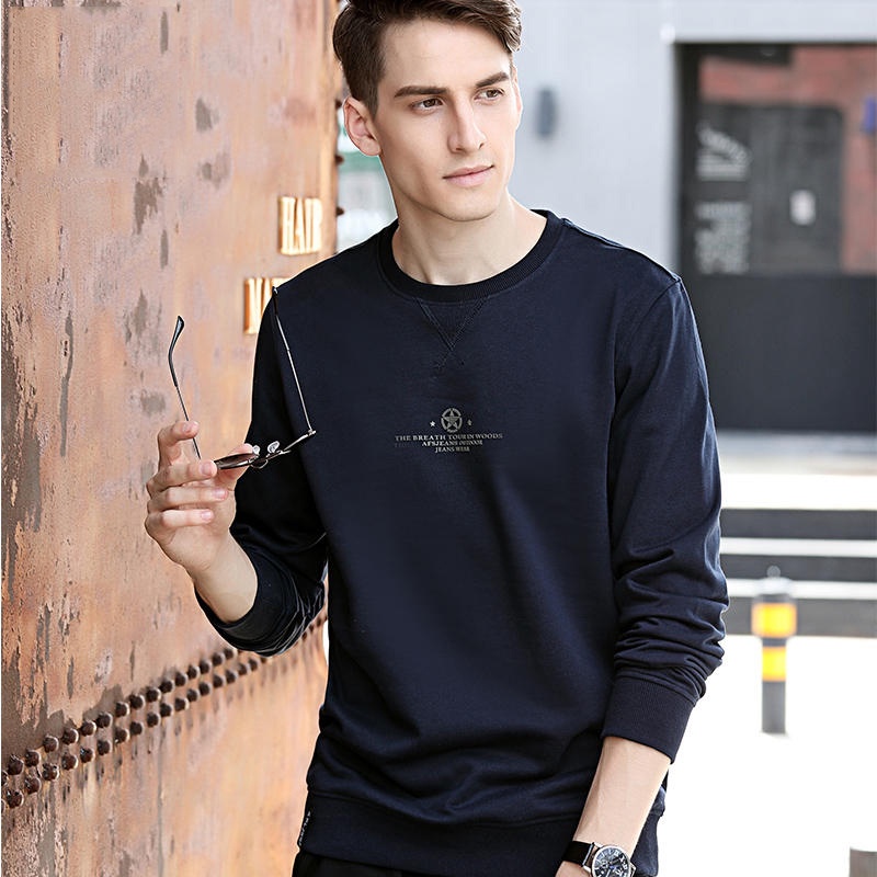 kaos lengan panjang pria  T-shirt lengan panjang, leher bulat laki-laki, pullover trendy kayu murni,