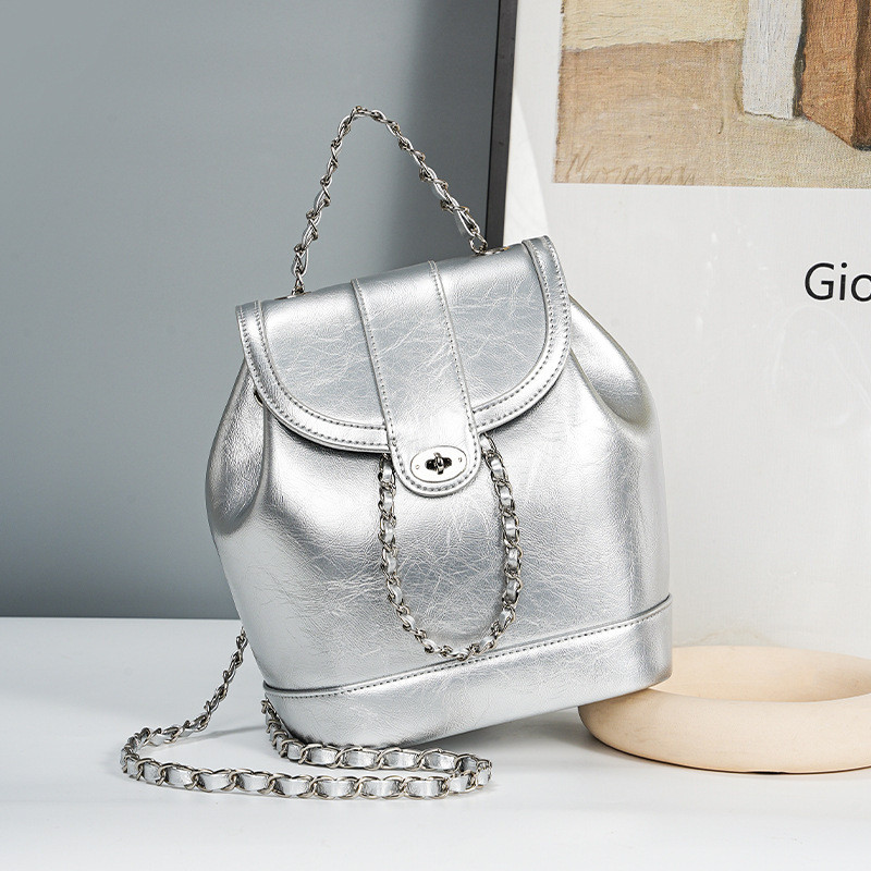 Tas Wanita  Desain bahu yang sederhana dan berkapasitas besar tas ransel kecil dengan rantai  Import