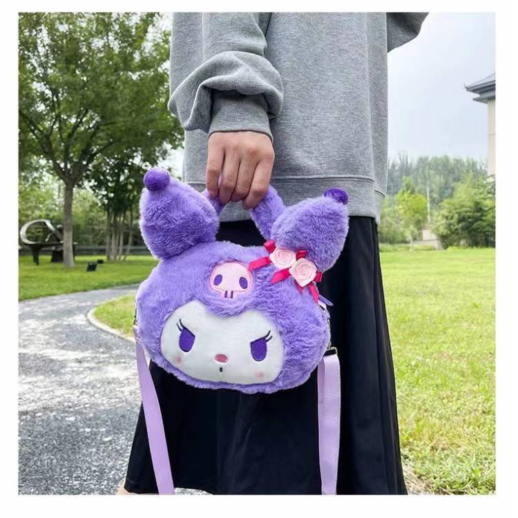 Boneka Kekinian  Plush Toy New Kuromi Handheld Candy Doll Grab Machine Bag  Model Terbaru