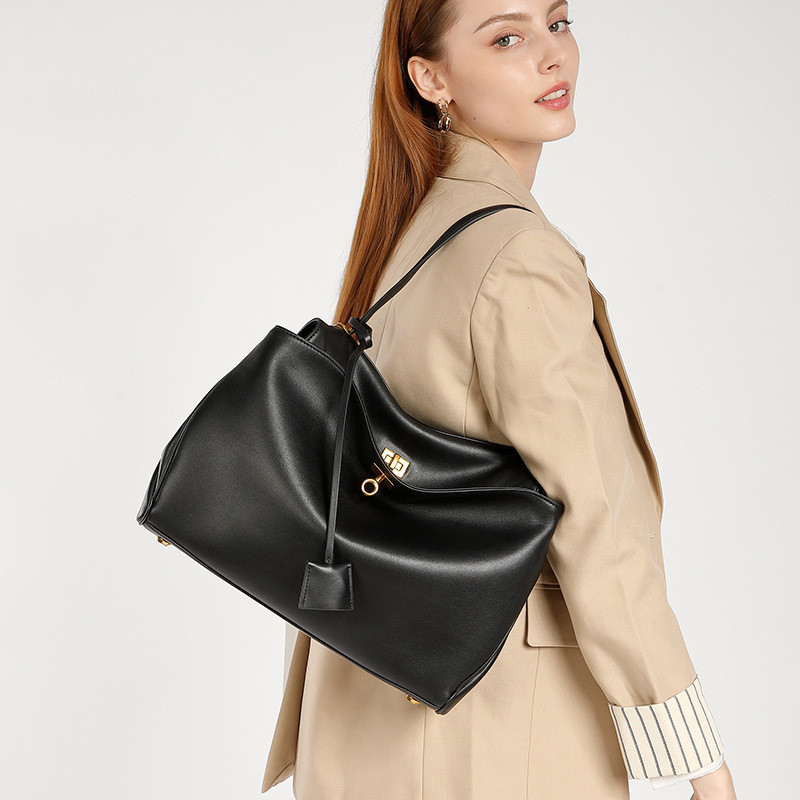 Tas Wanita  Tas tote palsu baru dengan perasaan tinggi, gugur Guangzhou dan musim dingin kapasitas b