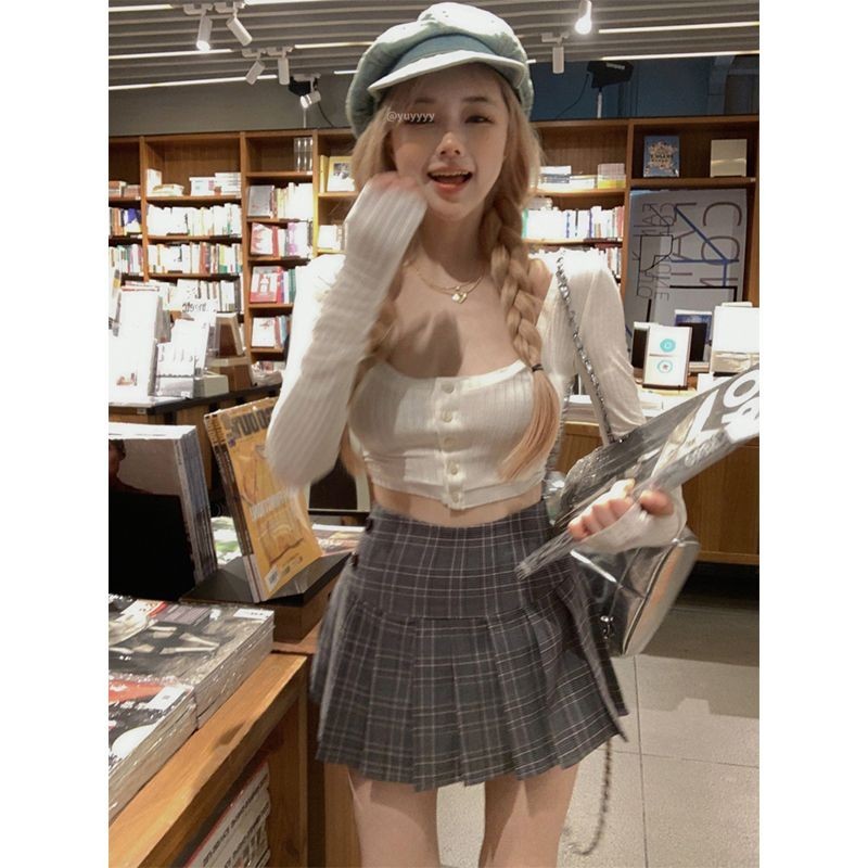 ♞,♘Awal musim gugur atasan manis dan pedas lengan panjang rajutan pendek putih susu manis + rok lipi