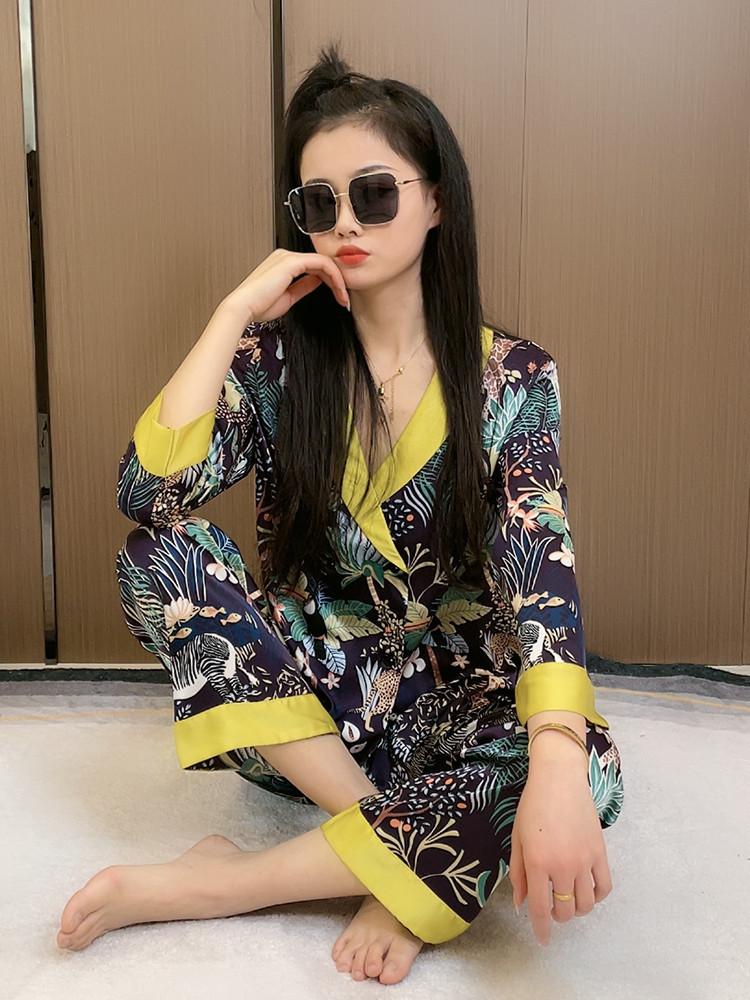 kimono baju tidur  2024 Musim panas New Ice Silk Pajamas Wanita Luxury Cardigan Long sleeved Home Fu