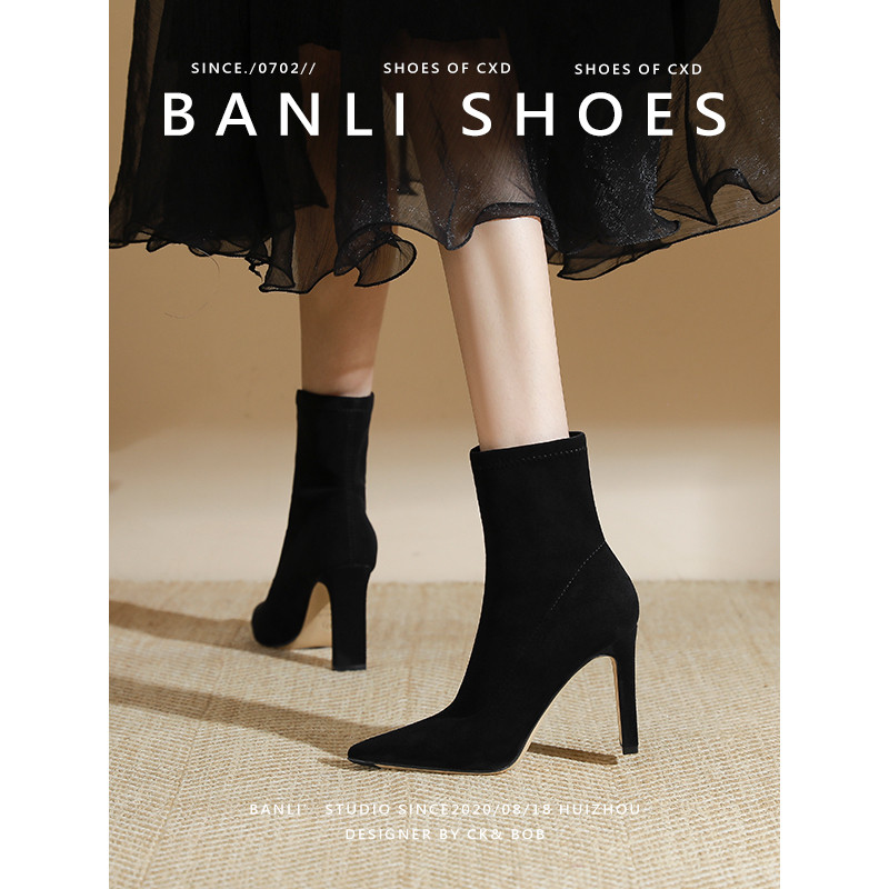 Banli tinggi perempuan 2024 gugur musim dingin baru hitam plush sepatu kaki kurus bertemu kasar elas