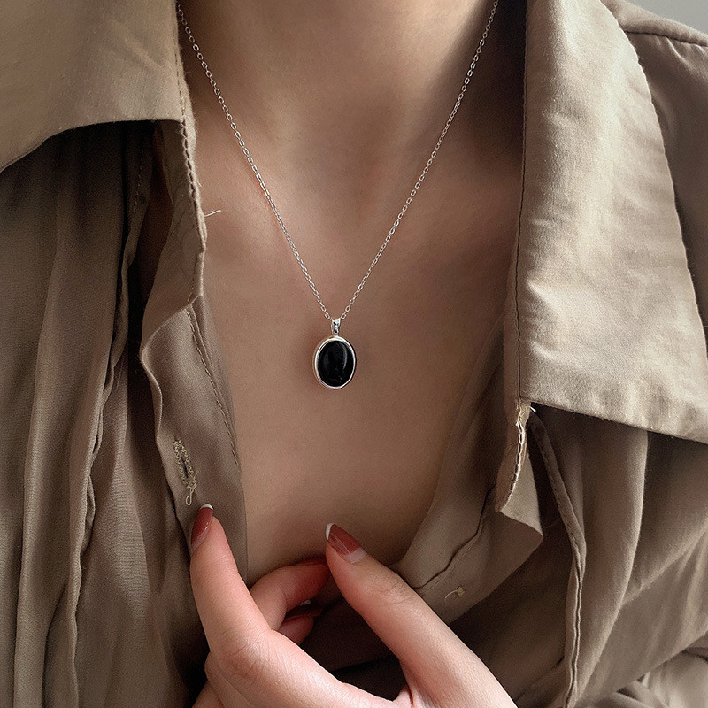 S925 Perak Murni Kalung Liontin Batu Akik Hitam untuk Wanita Kalung Peri Serbaguna Sederhana Desain 
