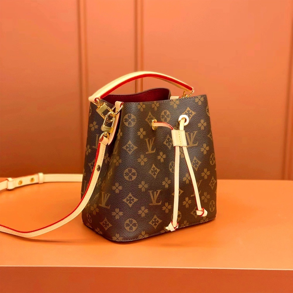 Ahli pembebasan gudang Hong Kong merekomendasikan produk baik, sepatu edisi terbatas yang dipilih da