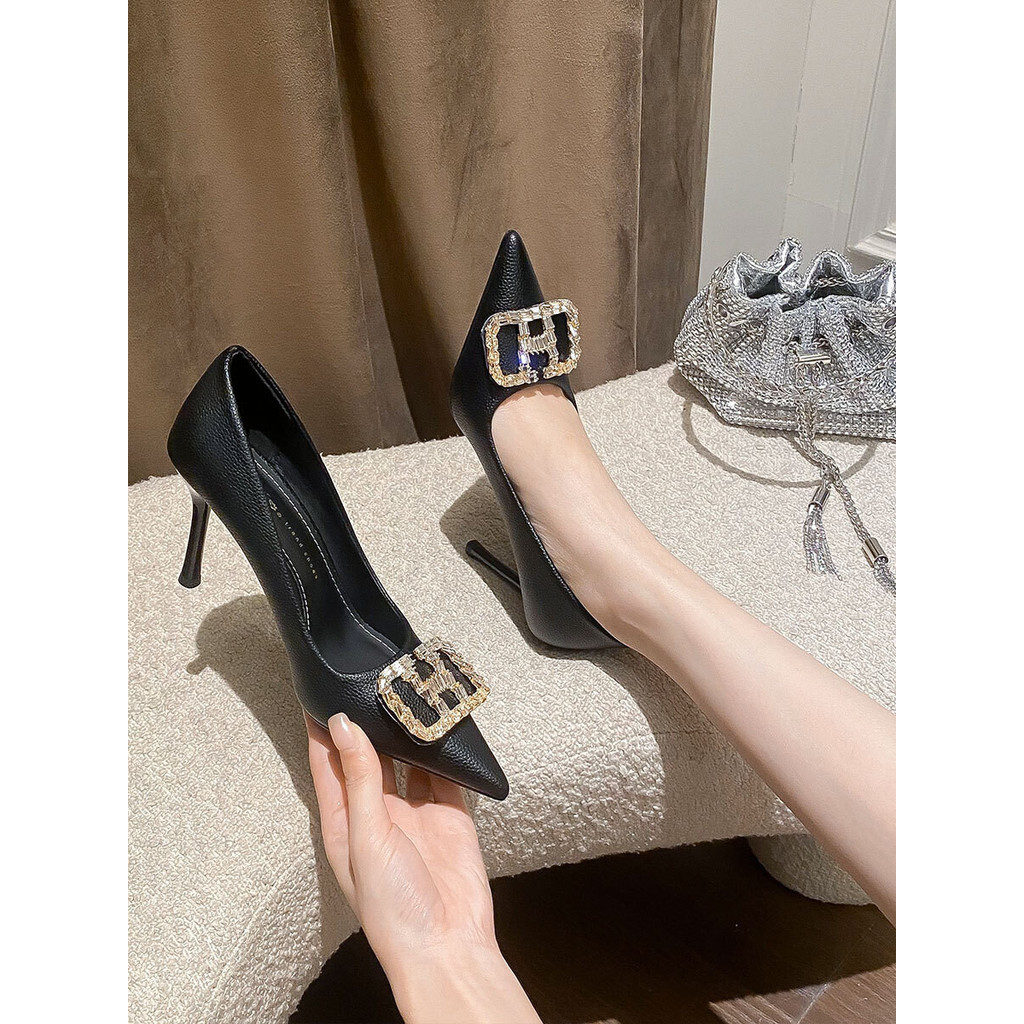 Suhu: tinggi putih berwarna ringan di musim semi 2024, perasaan hitam baru berakhir tinggi, batu ger