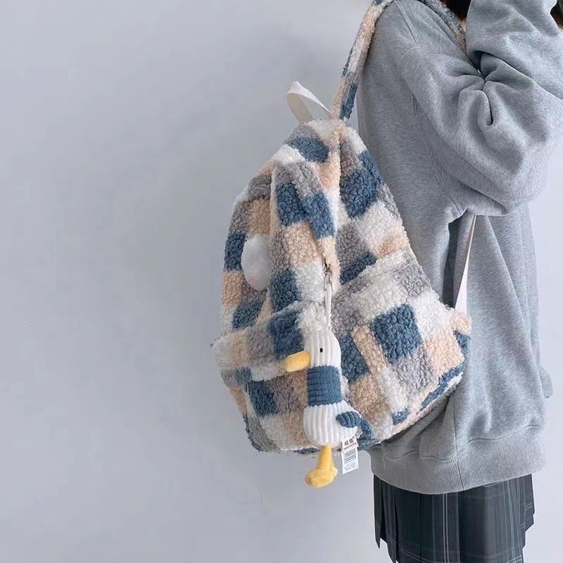 Gadis Jepang perempuan tas sekolah menengah siswa SMP yang lucu dalam gaya ransel perguruan tinggi