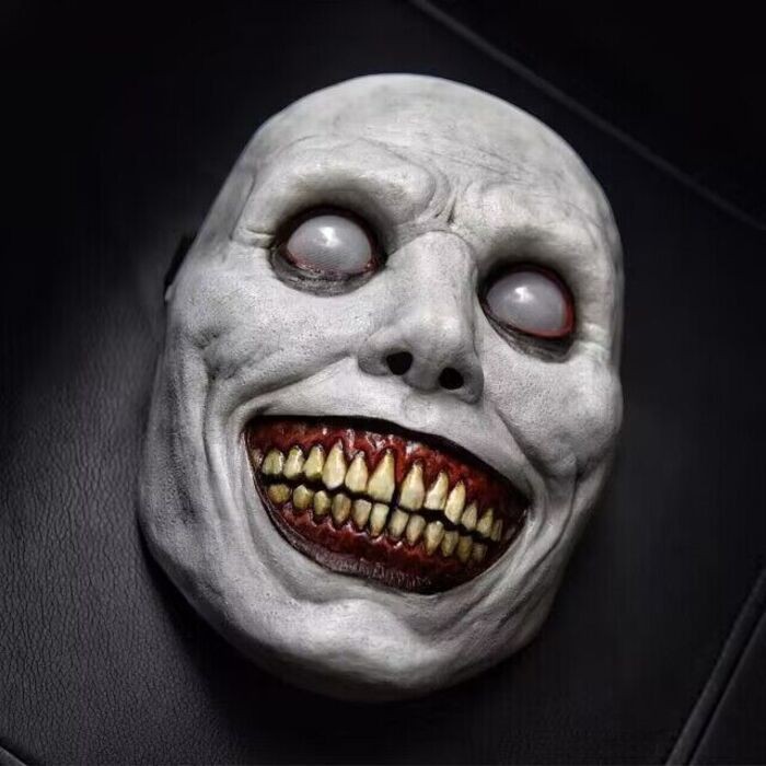 Topeng Wajah Mask  2023 COS baru tersenyum eksorcis wajah putih Devil Latex Topeng