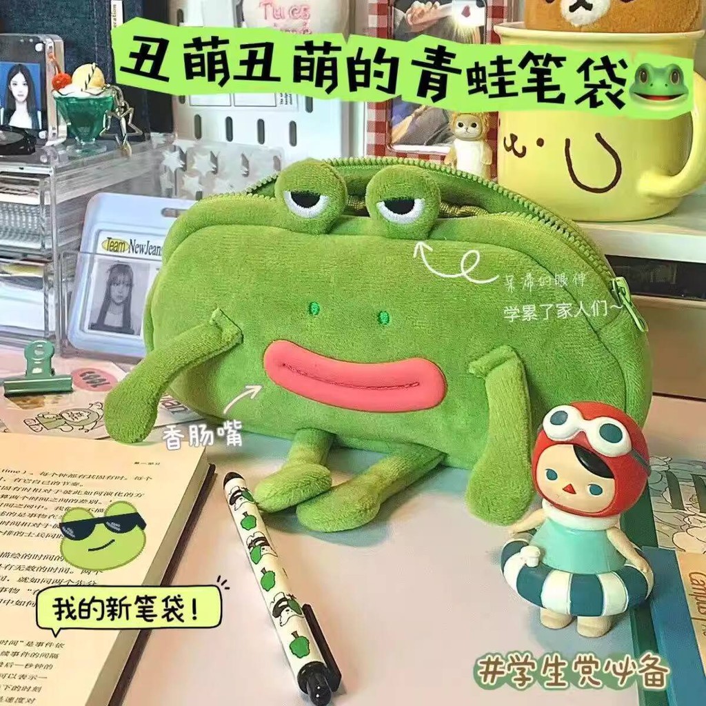 

Tempat Pensil Plush Kreatif Katak Mulut Baru Kapasitas Besar Patung Pasir Unik Gaya Jepang Korea untuk Siswi SMP SD Alat Tulis Import