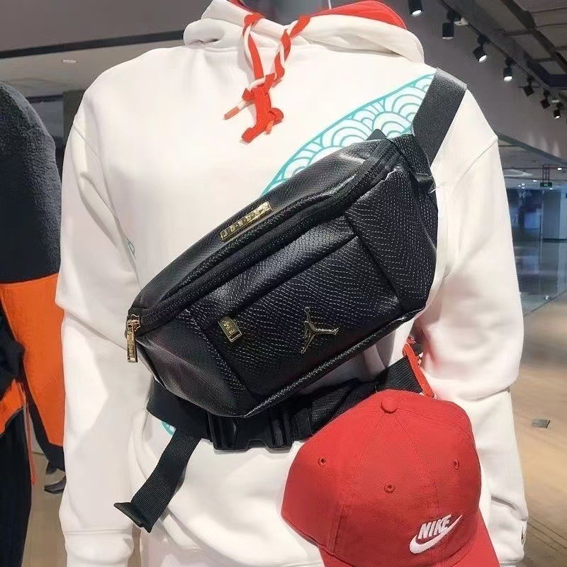 Tas Dada Pria / Wanita Pinggang Kulit Ular Pria Terbang Baru Selempang Dada Unisex Ransel Kampus Ber