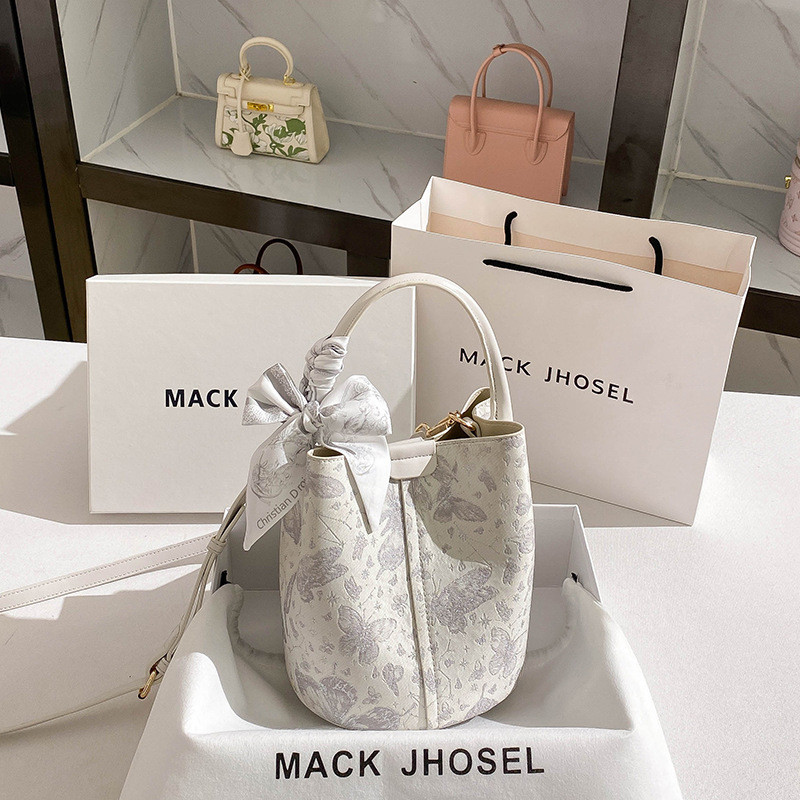 Tas Import Wanita  Tas air panah baru 2024 gaya Cina bergerak basket wanita tas