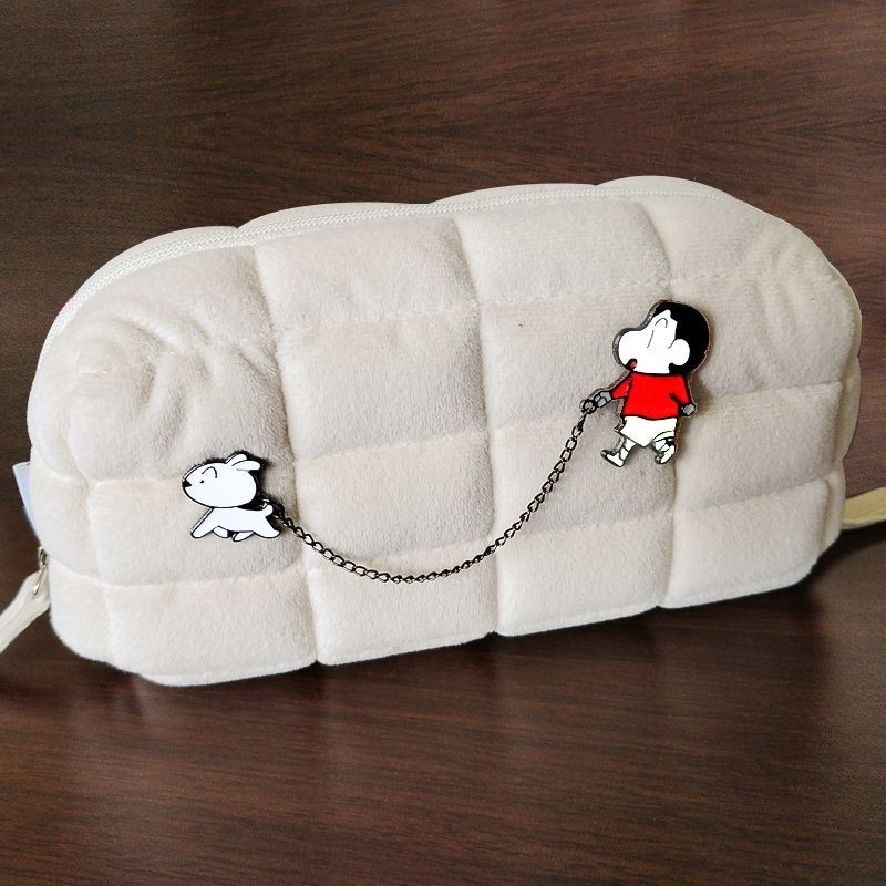 

Tas Pensil Kokuyo Jepang Tas Bantal NEMUNEMU Tas Bantal Lembut Tas Penyimpanan Alat Tulis Krayon Shin-chan Kapasitas Besar