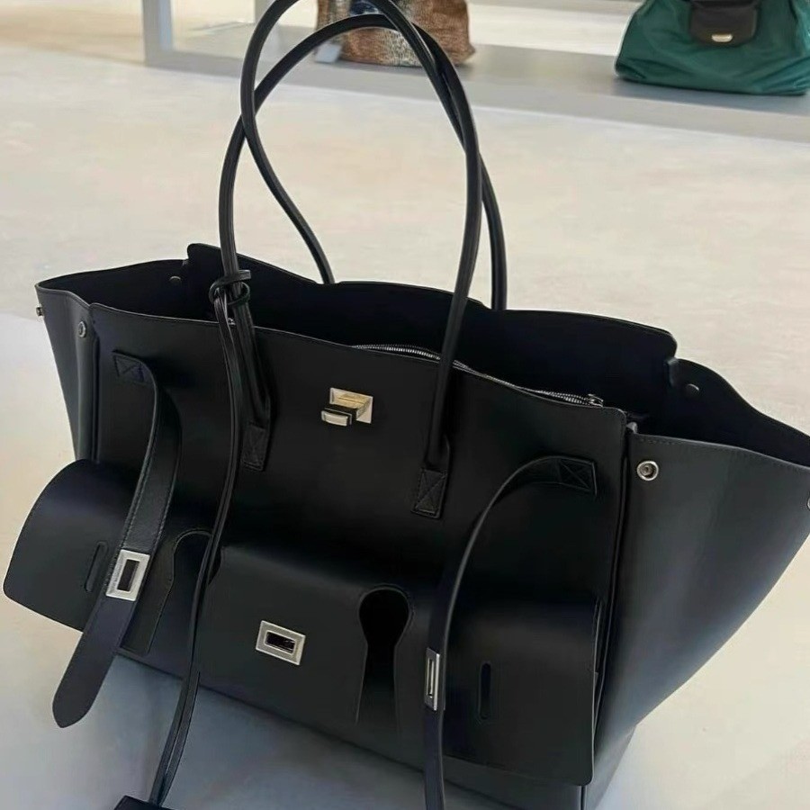 Tas Wanita  Tas Balenciaga Wanita 2024 Produk baru Internet Celebrity Gaya Fashion Dark Motorcycle T