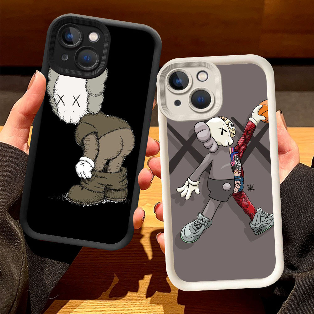O-20 KAWS Casing untuk iPhone 15 XR X XS Pro Max Hitam dan Putih