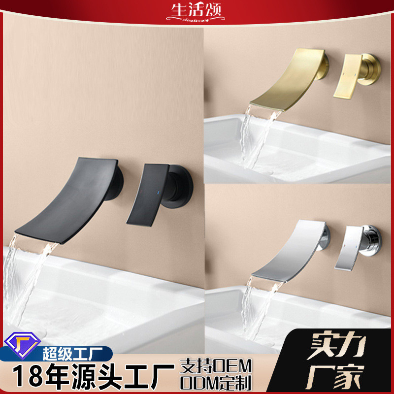 Kran Bak Kamar Mandi Bathub  Dinding emas berwarna hitam yang diletakkan panas dan air terjun dingin