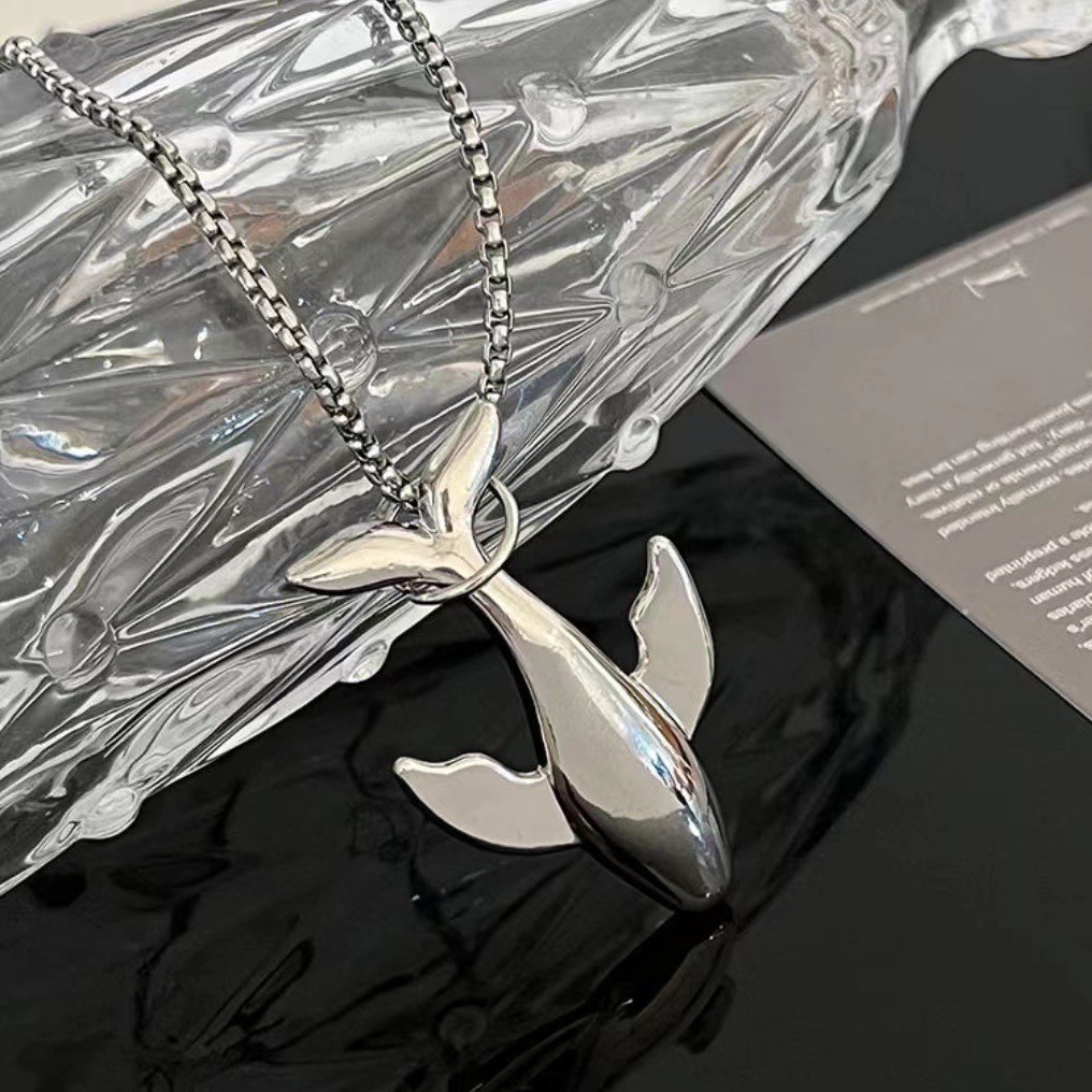 Kalung baja titanium kalung paus untuk pria kepribadian hip hop rantai sweter mode sederhana gaya j
