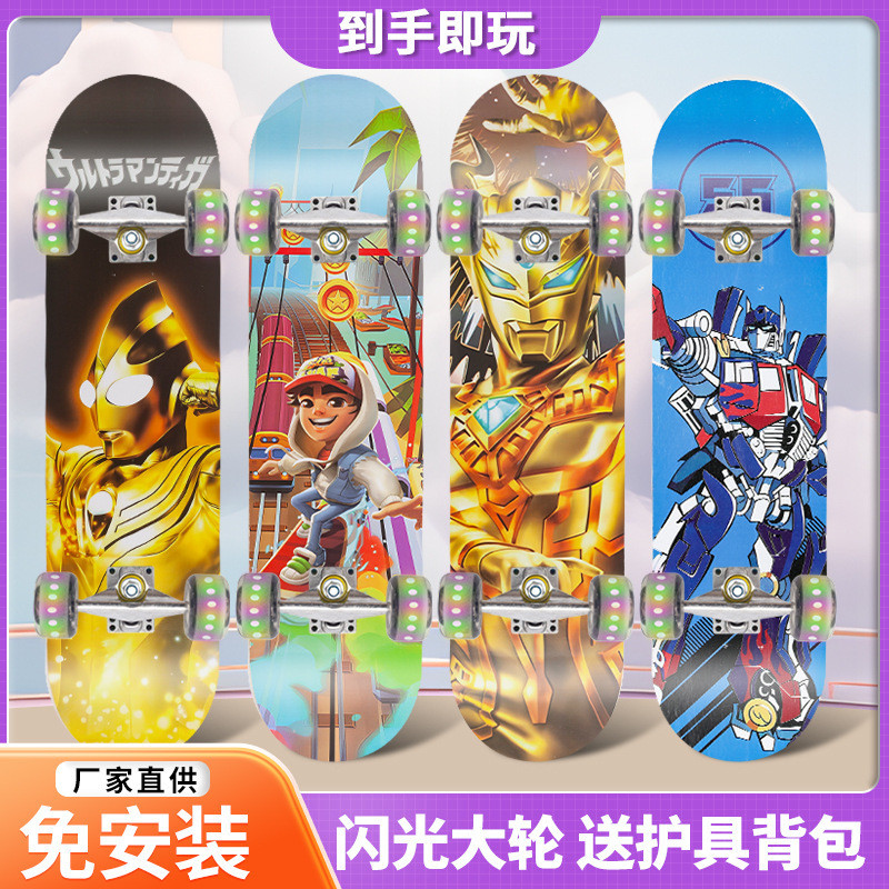 Skateboard Anak Anak  PU membeku anak-anak penerbangan-tingkat jalan berus maple awal flash 4 roda s
