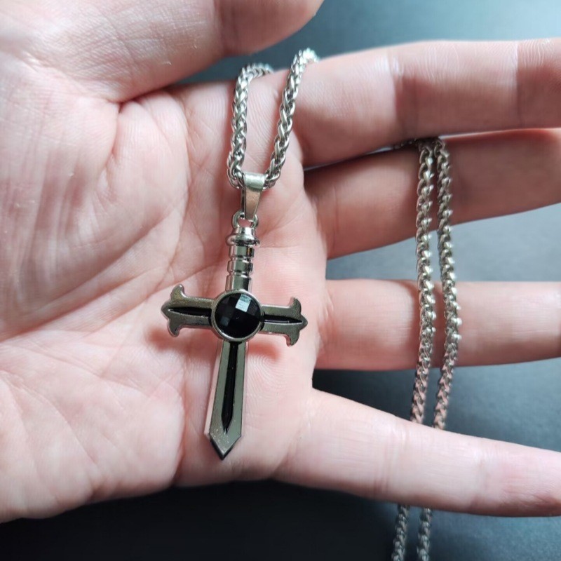 Kalung salib batu permata hitam retro modis dan serbaguna untuk pria dan wanita aksesoris liontin l