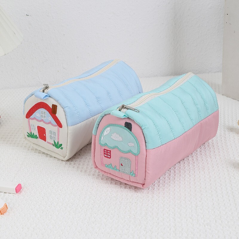

Tempat Pensil Lucu Ins High Beauty Small House Pen Kecil, Cute, Fresh, Large Capacity Embroidered Stationery Storage Bag for Primary and Import