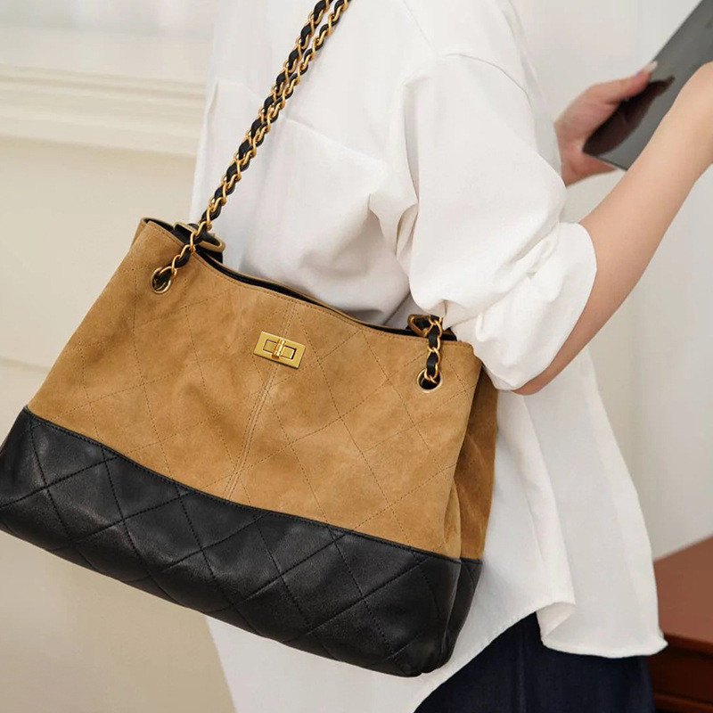 Tas Wanita 2026 selempang terlaris    bergaya Chanel, bucket sapi untuk bepergian dengan motif berli
