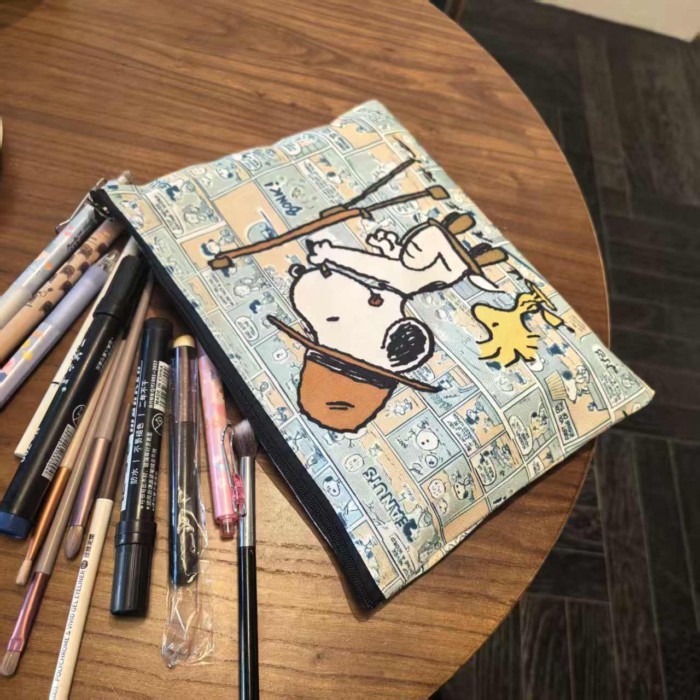 Tas Kosmetik Snoopy Kartun Baru Tas Kanvas Clutch Jinjing Tas Penyimpanan Kosmetik Snoopy Lucu