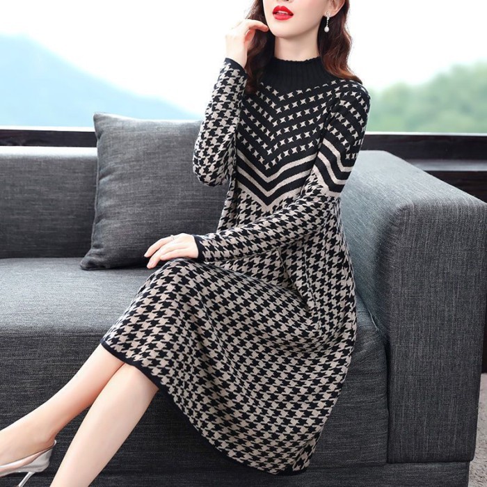 Gaun Rajut Kotak-kotak Houndstooth Musim Gugur dan Musim Dingin Baru Rok Luar Dasar Sweter Setengah 